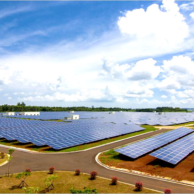 Un buen precio. Sistema de montaje de paneles solares de aluminio para techo o suelo en línea