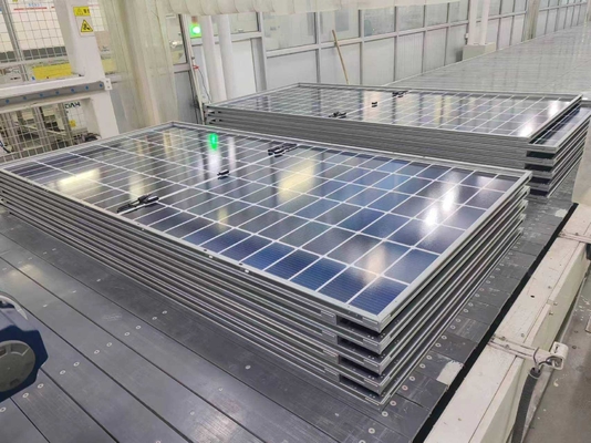 Un buen precio. Cuadro de paneles solares de acero con una gran durabilidad y compatibilidad universal: fácil instalación en línea
