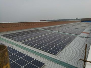 Un buen precio. Aluminio 6005-T5 de los sistemas del montaje del tejado del panel solar 15° con alto paisaje de la estabilidad en línea