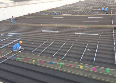 Un buen precio. Soporte de encargo de la fabricación del panel solar del tejado del montaje del soporte ajustable de los sistemas en línea
