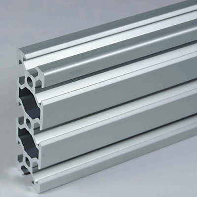 Un buen precio. Esquinas de extrusión de aluminio anodizado para sistemas de montaje de módulos fotovoltaicos en línea