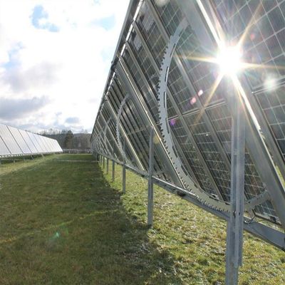 Un buen precio. Sistema de montaje ajustable de la seguridad enmarcada o Frameless del panel para la instalación de tierra de la ayuda del panel del picovoltio en línea