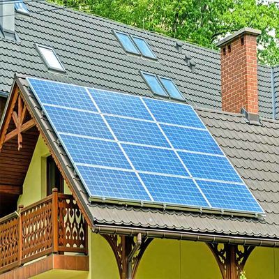 Un buen precio. El uso en el hogar en la rejilla 10kw anodizó el sistema de energía de la energía solar del soporte de techo en línea